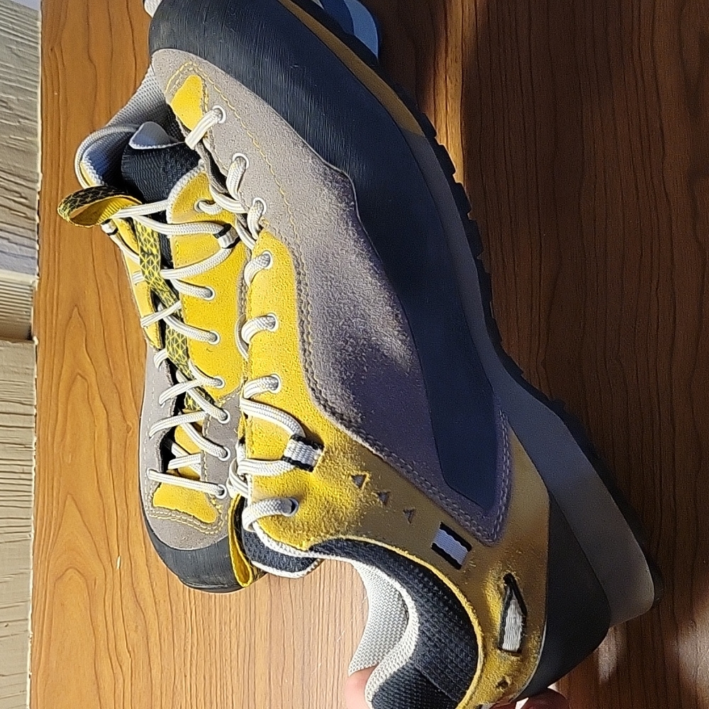 Garmot Men's Dragontail Hiking Shoes Vibram Soles